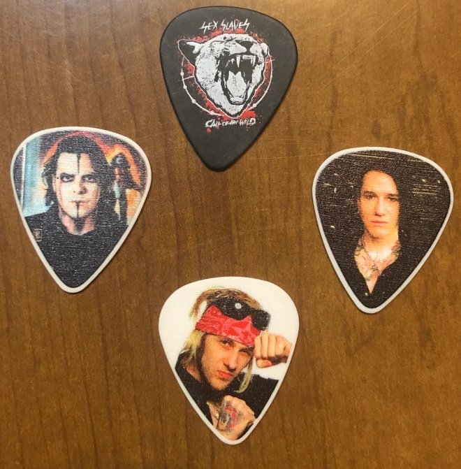 LIMITED EDITION of @sexslaves guitar picks sets ON SALE!!! Only 100 available! Click on this link and get yours RIGHT NOW: sexslavesmusic.bigcartel.com/product/guitar… #sexslavesmusic #eric13 #delcheetah #jbomb #nyc #guitarpicks #set #available #limitededition #onsale