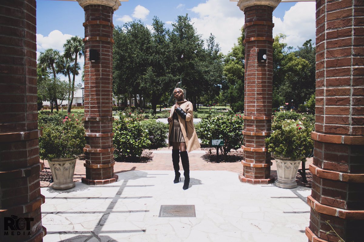 rot_media's tweet photo. Model: @deerbraa 
Photographer: @kingjoq

#model #fashion #hair #tourism #architecture #art #photography #beautiful #canon #bleach #blonde #ucf #blackucf #orlando #winterpark #railroadstation #melanin #smile https://t.co/dV3iq8IEMa