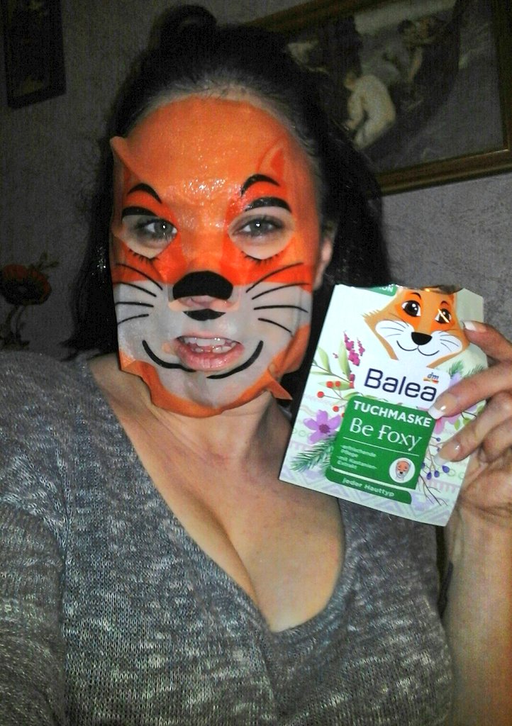 Fran_TheModel's tweet photo. Funny face mask 😂😅 #BeFoxy I love it ❤ @dm @Balea #BeautyTime https://t.co/9eIbtYVW3y