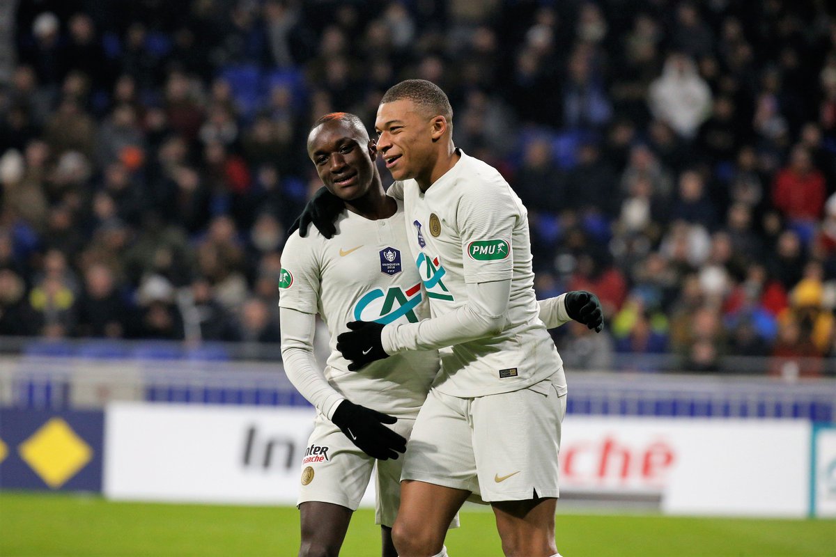 PSG_inside's tweet image. 📷✊ Le buteur Diaby et le passeur décisif @KMbappe #FCVBPSG 

🔴🔵 #AllezParis