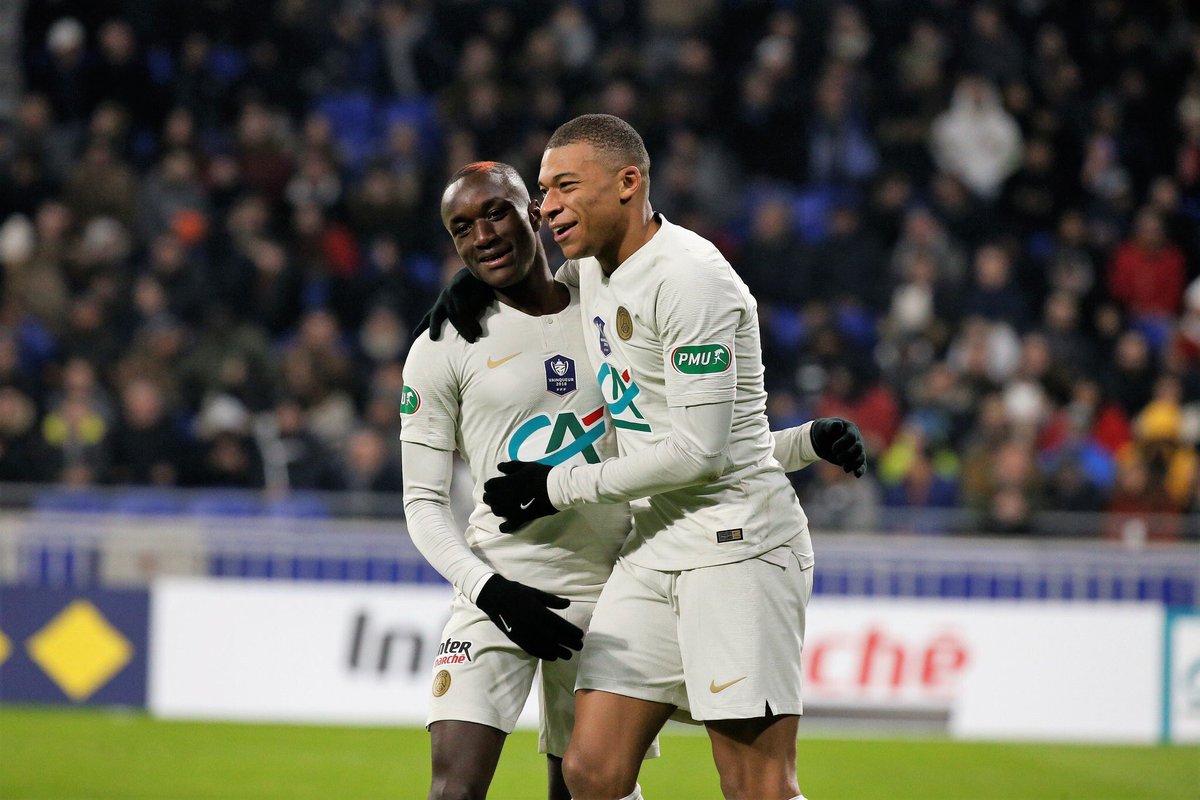 PSG_arab's tweet image. 📷✊ الهداف ديابي والممرر الحاسم @KMbappe #FCVBPSG 

🔴🔵 #AllezParis