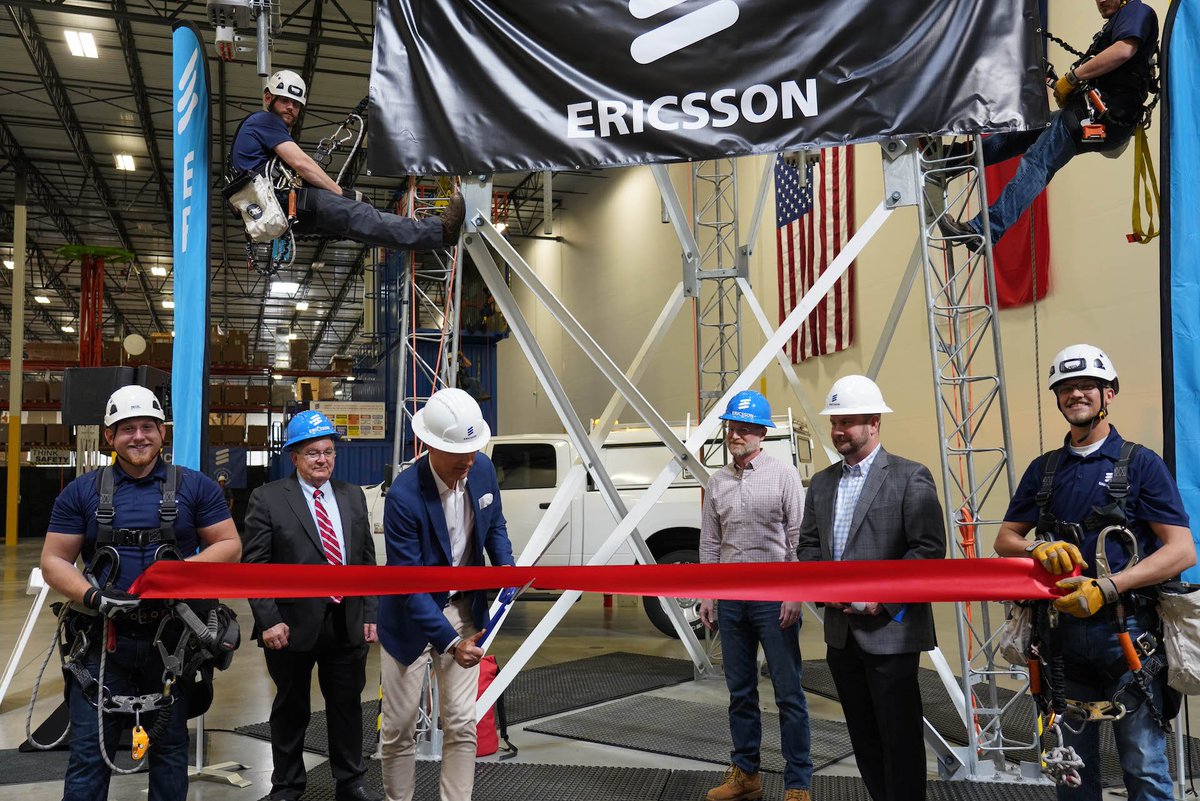 Special thanks to <a href="/BrendanCarrFCC/">Brendan Carr</a>, Congressman <a href="/michaelcburgess/">Michael Burgess, MD</a>, <a href="/ericsson/">Ericsson</a> Head of Business Area Networks  Fredrik Jejdling and Ericsson Head of Market Area North America Niklas Heuveldop for joining us at the Center of Excellence grand opening! m.eric.sn/ok2t30nBxp8