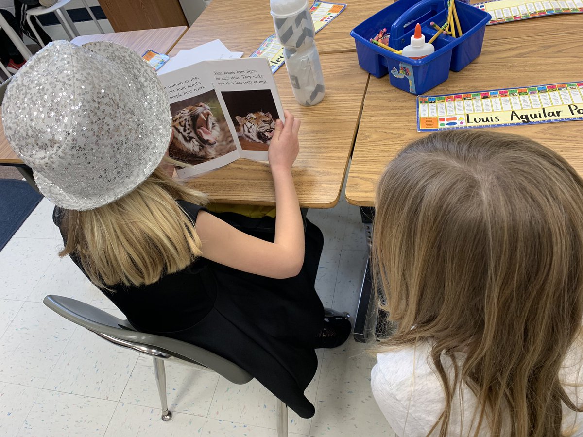 stacy_sefton's tweet photo. Amazing first grade readers. Gracious kindergarten audience. #Tolbert18 #TolbertCares @MrsRuggiero_K @tolbertfirst @TolbertKG https://t.co/PYnGf7SJCh