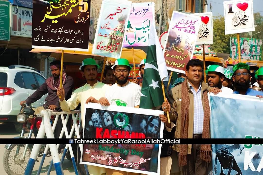 Saadrizvi92's tweet photo. تحریک لبیک یارسول اللّه ﷺ پاکستان کی جانب سے لاڑکانہ میں نکالی گئی کشمیر ریلی کے تصویری جھلکیاں۔۔
#LabbaikKashmir https://t.co/uaRZLbdFGK