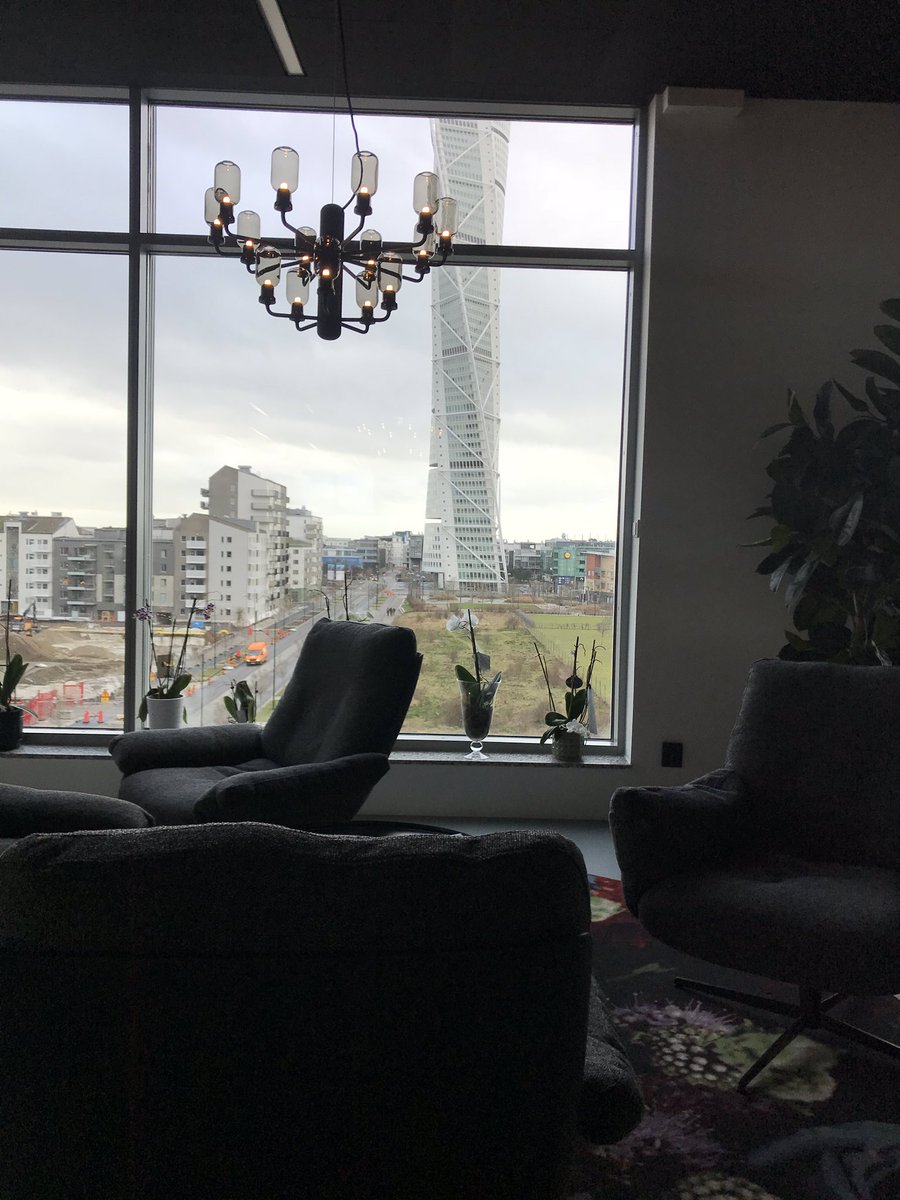 livescribers's tweet photo. Our founder @MinaLegend shedding light on #visualfacilitation over at #friendsofexecutive ✏️⭐️ That view 💛 Thanks Maja & Jimmy 🙏 #livescribing #visualexecutives #visualvikingacademy https://t.co/z2tFNVX8nn