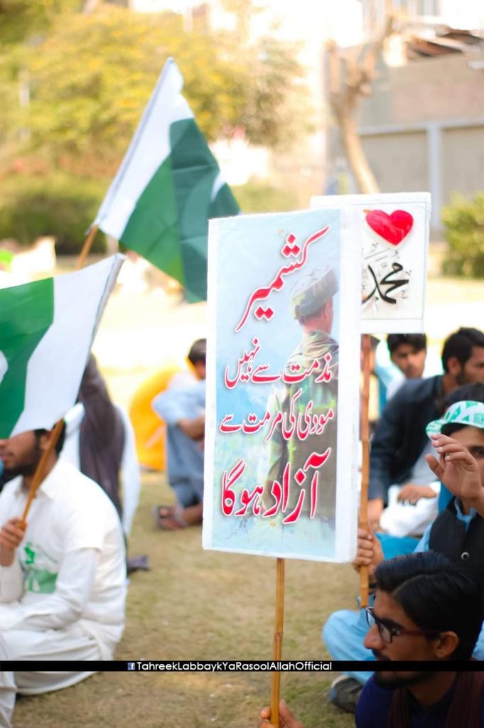 Saadrizvi92's tweet photo. تحریک لبیک یارسول اللّه ﷺ پاکستان کی جانب سے لاڑکانہ میں نکالی گئی کشمیر ریلی کے تصویری جھلکیاں۔۔
#LabbaikKashmir https://t.co/XSIBZ0mSZq
