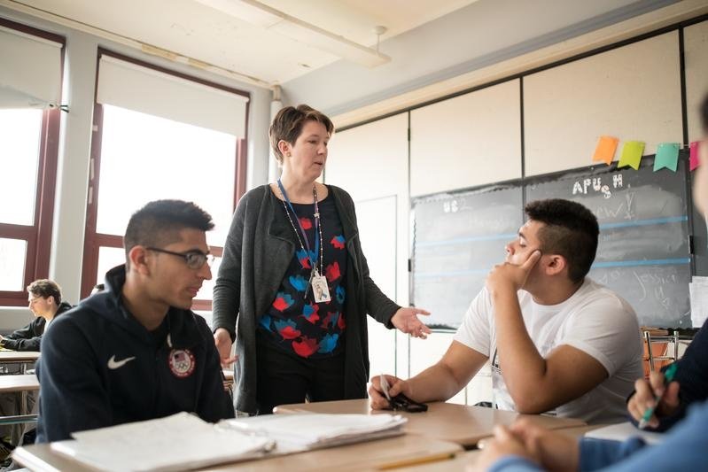 facinghistory's tweet photo. TODAY: Attend our free webinar at 3:00pm EST to gain strategies for bringing breaking news and national and global issues into your classroom.  https://t.co/j5YQ6cFnNw #CurrentClassrooms https://t.co/4a3e58QLLP