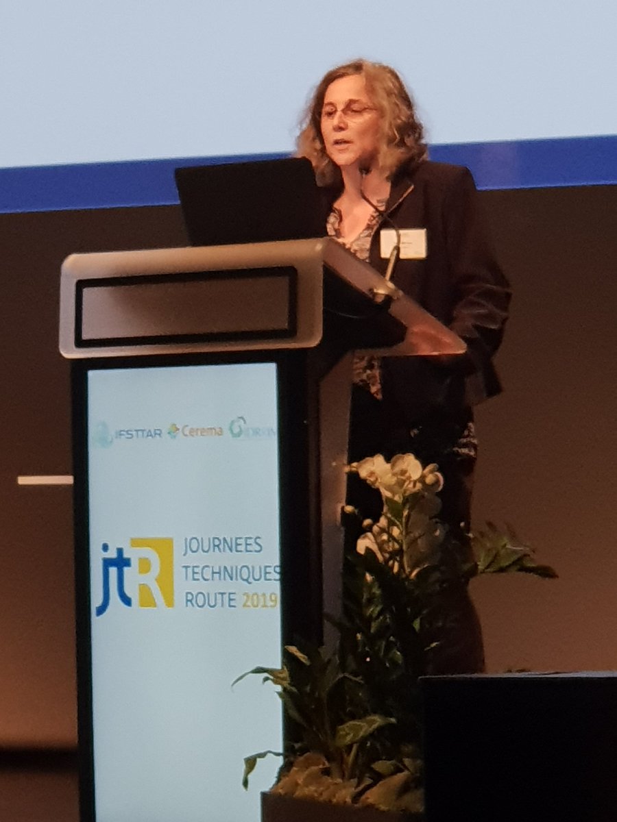 NathalieJuignet's tweet photo. les #JTR2019 c'est aussi les matériaux innovants et vertueux avec l'ACV (analyse du cycle de vie) par A. Ventura chercheur #GPEM @iffsttar et matériaux biosourcés par E. Chailleux chercheur #MIT @Ifsttar https://t.co/6wFDrTgRiA