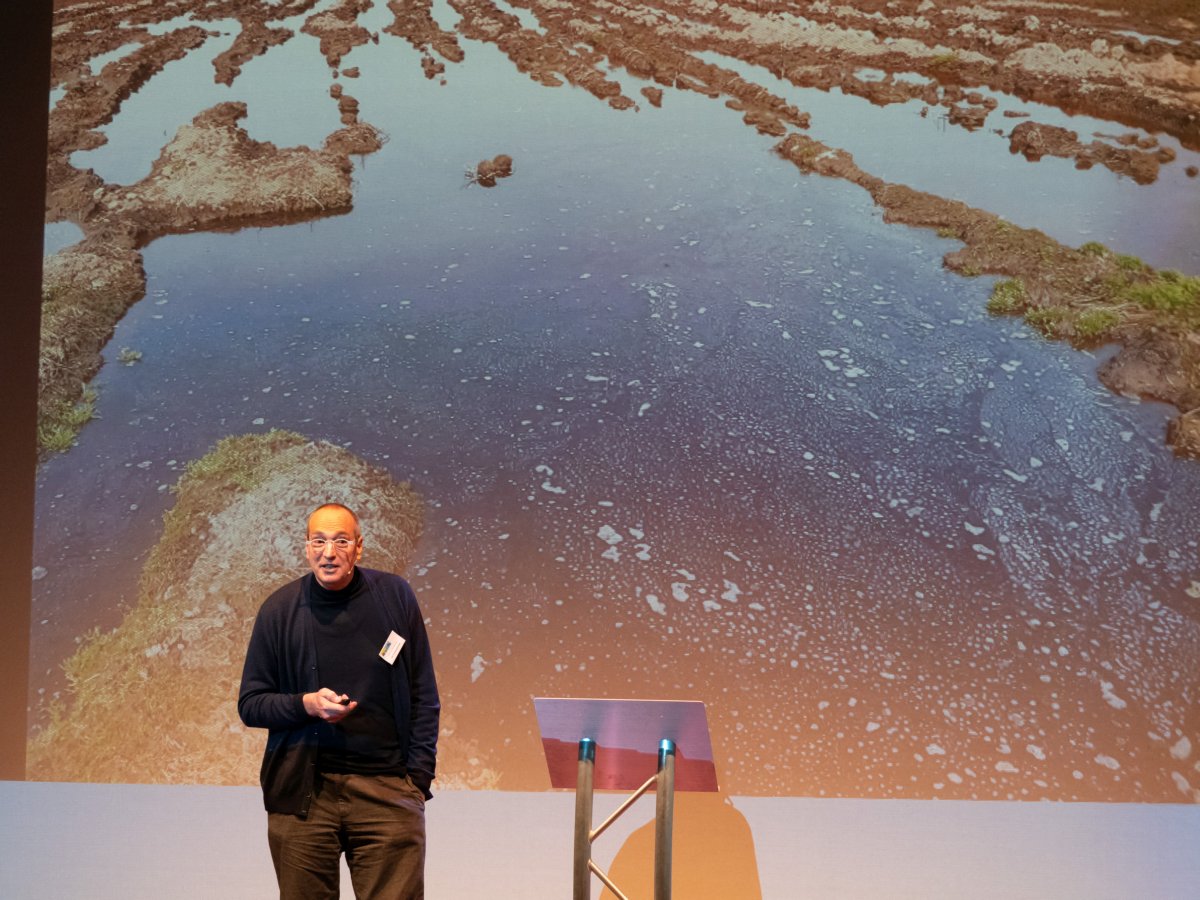 Wo 30 jan vond in <a href="/haarlemmermeer/">Haarlemmermeer</a> de #1852Lezing door <a href="/ChadFrischmann/">Chad Frischmann 🏳️‍🌈</a> <a href="/ProjectDrawdown/">Project Drawdown</a> en uitreiking #CruquiusPenning 2019 plaats aan advocaat Koos v/d Berg + speeches <a href="/ziltproefbedryf/">Zilt Proefbedrijf</a> <a href="/thomasmrau/">Thomas M. Rau</a> Andre v/d Berg <a href="/schipholgroup/">Schiphol Group</a> <a href="/SachadeBoer/">Sacha de Boer</a> Film/verslag: bit.ly/2T6Fw9c