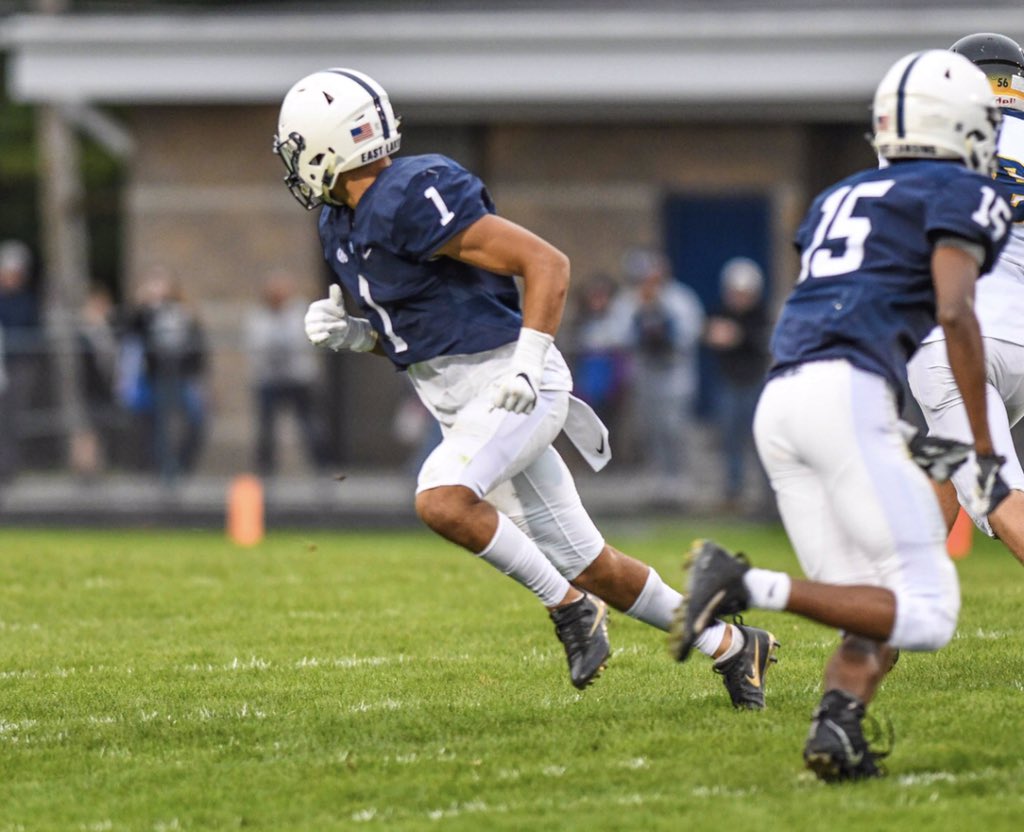TheD_Zone's tweet photo. Grand Valley State (D-II) has signed 22 Michigan recruits today.

**The D Zone Highest Graded**
#52 - Austin Brown
#83 - Kobe Hayward
#84 - Kortez Toles
#89 - Saunders Carter
#96 - Drew Peterson

**VIEW ALL 22 SIGNEE's: 
https://t.co/4jMKwNVJd1 https://t.co/inVJBNo4tI