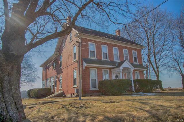 dehuberre's tweet photo. 🔥FOR RENT🔥
1️⃣4024 Park Avenue, Slatington. 3 beds w/loft, 2 full baths, move-in ready with immediate occupancy $950/month. 
2️⃣ Immediate occupancy farm house located at 9825 Mertztown Road. 4 beds, 3 full baths, 2 car detached garage and newer carpeting$1,495/month. https://t.co/8Qw5xTCwK2