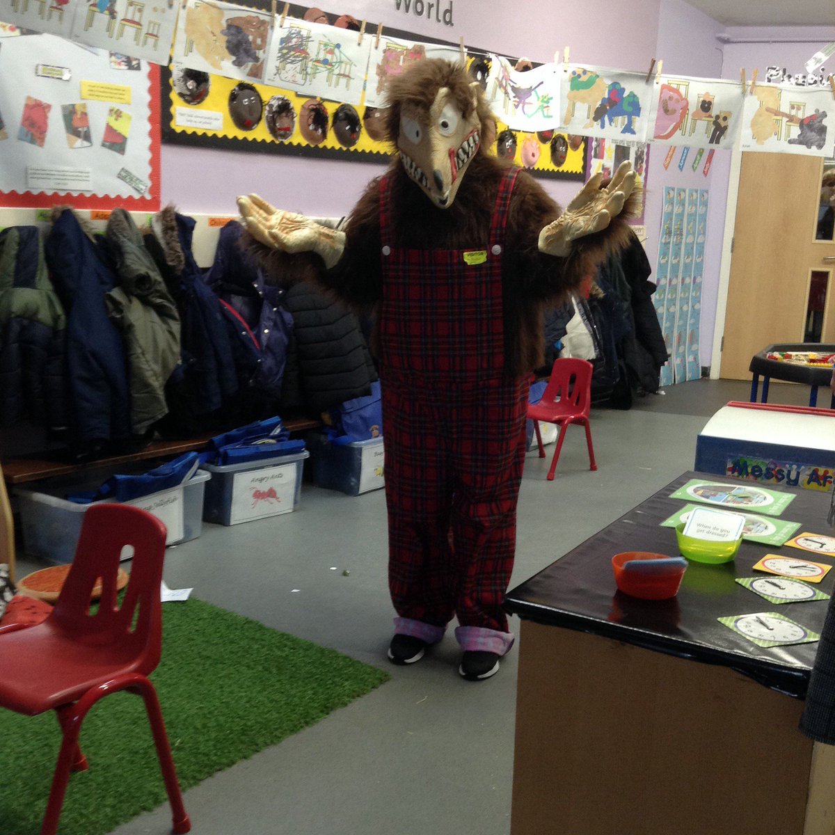 stpetersdag's tweet photo. Reception  have been reading The Three Little Pigs. We were excited to open a letter from The Wolf today. It said he was visiting our class for questioning!
The children were really excited to meet the wolf and ask their questions!
#fairytale  #BigBadWolf  #BringTextToLife https://t.co/DfpQyulVAp