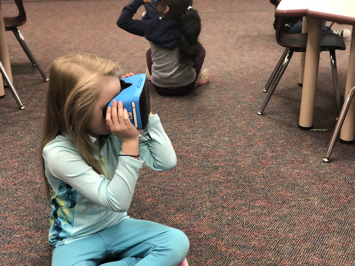 cthangvijit's tweet photo. Exploring arctic animals with Kindergarten never gets old. #GoogleExpeditions #vr #edtech @NorthSideElem https://t.co/3pjCwJm9MB