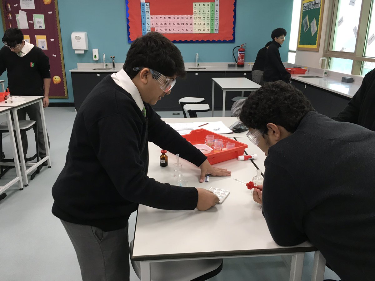 NSB_Science's tweet photo. Year 10 investigating acids and alkalis #handson #scienceinaction #futurescientists #nsb_secondary #kinaesthetic  #practical #investigation https://t.co/I0jt3dF2ji