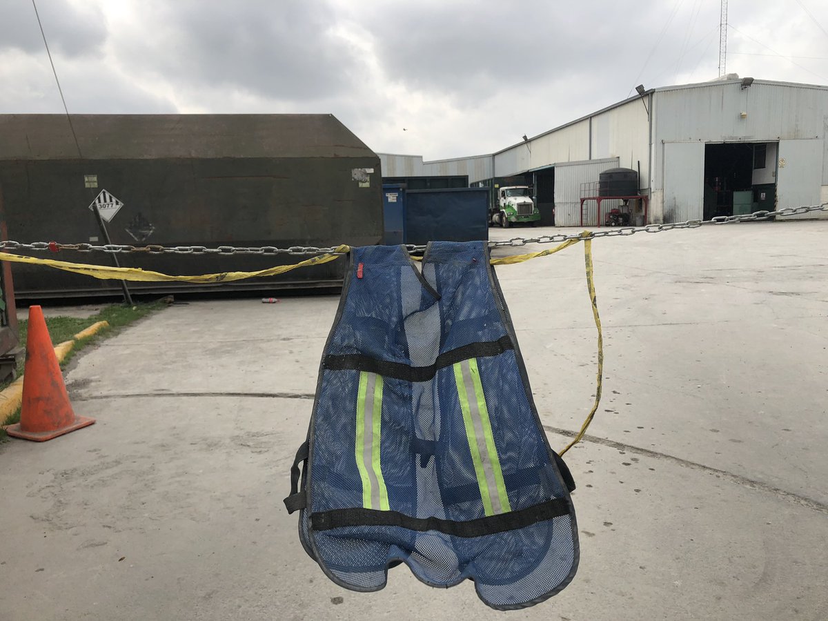 Afecta paro laboral servicio de recolección de basura en #Matamoros #Tamaulipas / aproximadamente 70 trabajadores suspenden actividades en demanda de aumento salarial y un bono de $32,000 pesos / #PASA #GEN