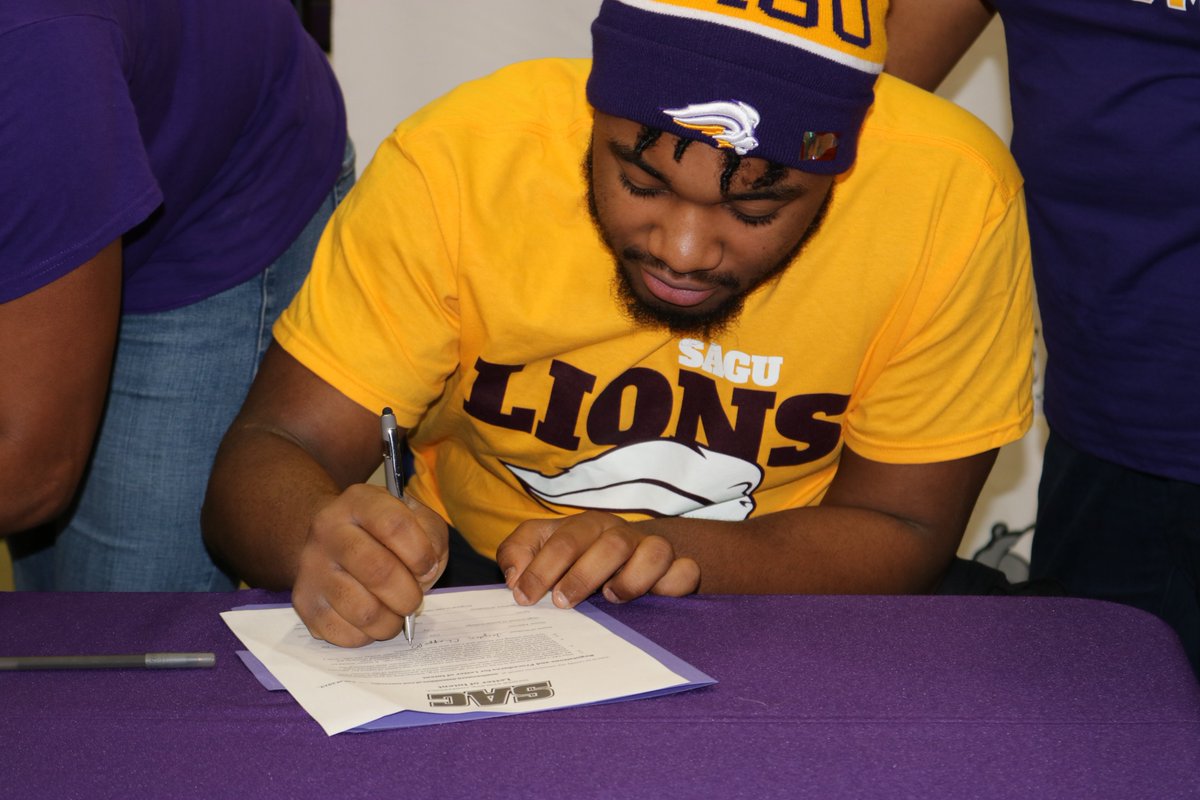 EvermanISD's tweet photo. Congratulations EHS 2019 National Signing Day-Jayden Chappell signed with Southwestern Assemblies of God!!  #NationalSigningDay @southwesternassemblyofgod https://t.co/s4eIThKCdu