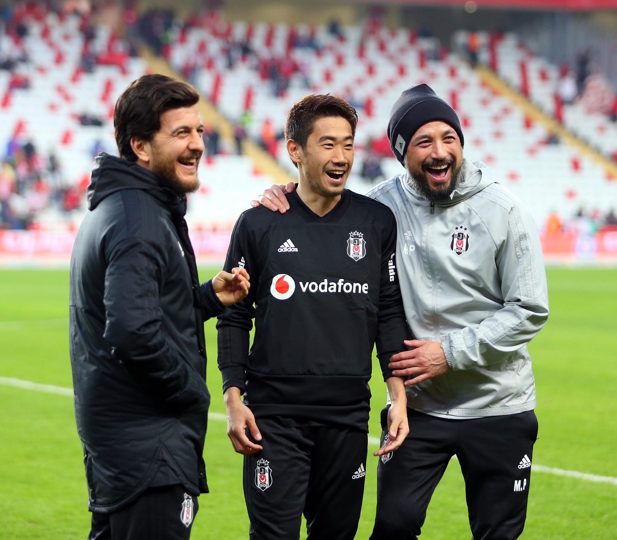 SON DAKİKA |  İlhan Mansız'ın belindeki rahatsızlıktan dolayı, sözleşmesi karşılıklı olarak feshedildi. (Kaynak: Haber 1903)