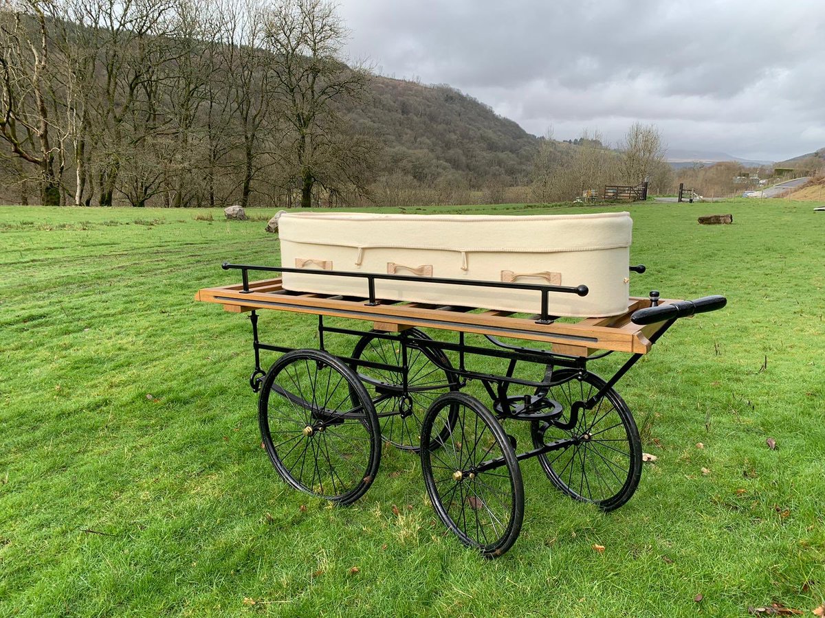 HARPFunerals's tweet photo. Restoration project complete 🔨 

Was lovely to use the bier on a funeral today at Beacons Park Natural Burial Ground 

Pictured is a woollen eco friendly coffin

#HarpFunerals #RestorationProject #VictorianBier #EcoFriendly #NaturalBurial
#BeaconsPark https://t.co/bpNaVdsdWa