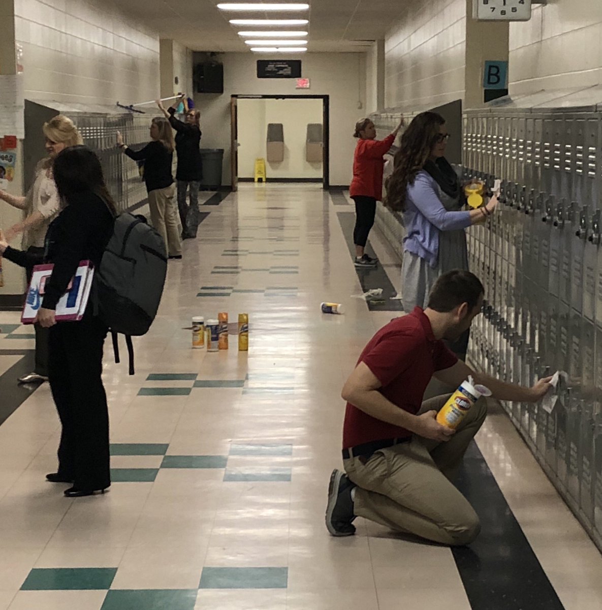 nemsteam5's tweet photo. A ounce of prevention... 😷 #bestwaytospendplanning #PLCsinaction #teamworkmakesthedreamwork #stayhealthy #LCSDExcellence https://t.co/gyvBtaaGd5