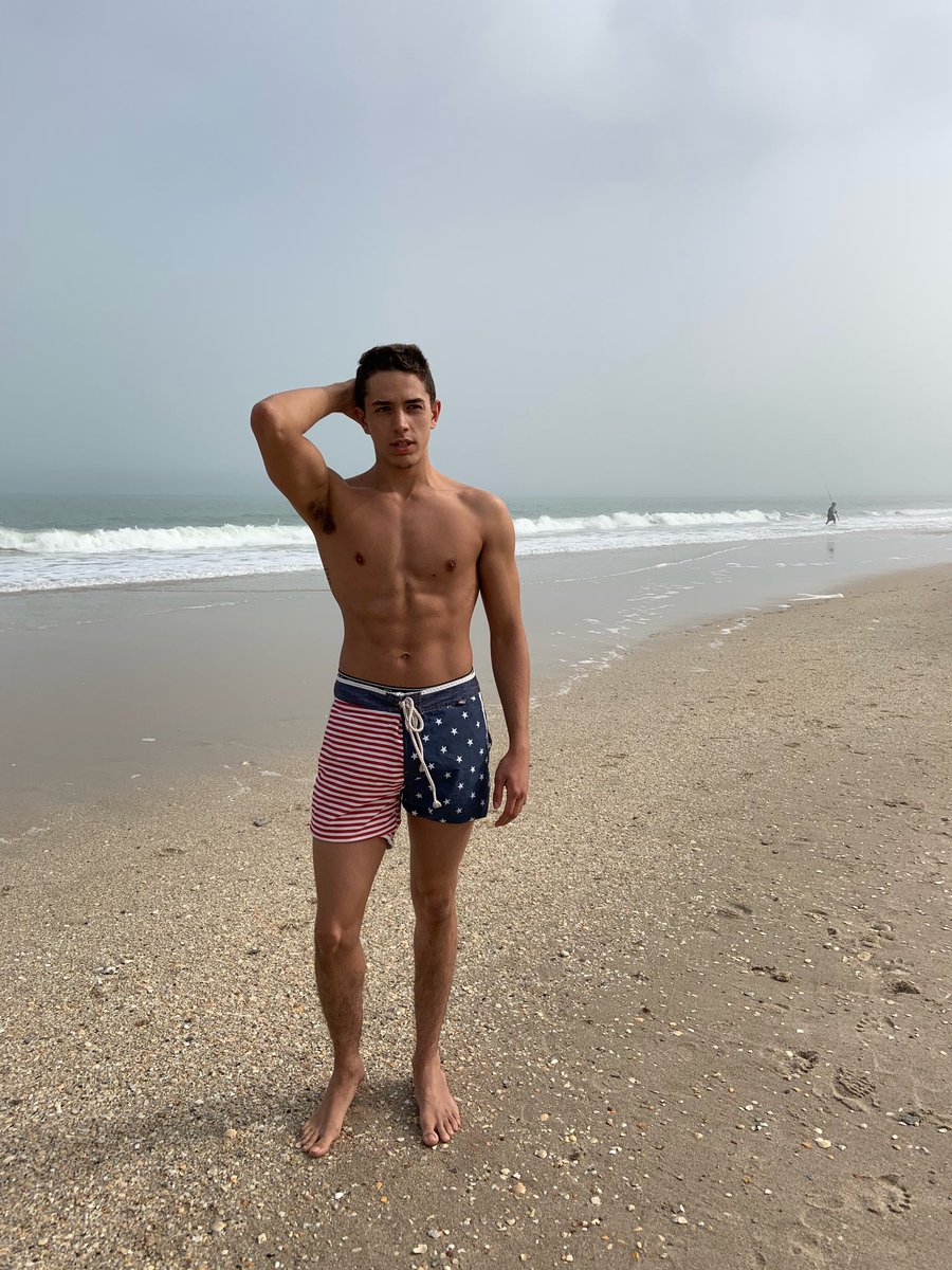 maseknights's tweet photo. Here is some of my favorite pictures from the new year, I’m actually trying to model so good quality pictures are coming soon ❤️❤️❤️❤️ https://t.co/rLOmaG9Eaf