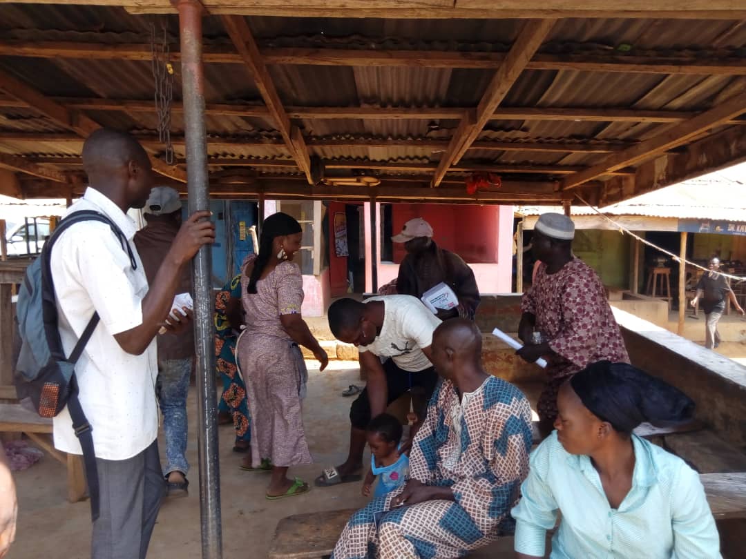 CitizenOyelakin's tweet photo. #TruthBeTold Canvassers for Buhari/Osinbajo at Ife and its environ, today 6th day of February, 2019.
We will never allow atikulate lie to triumph over truth as represented by @MBuhari and @ProfOsinbajo
It is #FeBuhari16
#Deliver4PMB
#GetOutTheNumbers https://t.co/jDBOTVwc0P