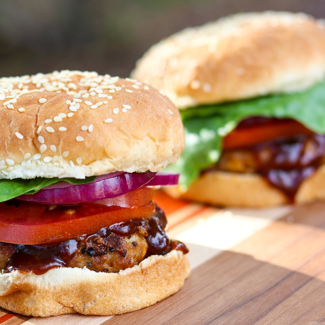 365DaysofBaking's tweet photo. This chilly weather has me thinking about grilling season and making these super delicious Cheesy Spiced Pork Burgers. Actually, I'm not going to wait and I'm going to grill them INside!! https://t.co/dkdPDQocgo #pork #recipes #Dinner https://t.co/6sqdueSBO9