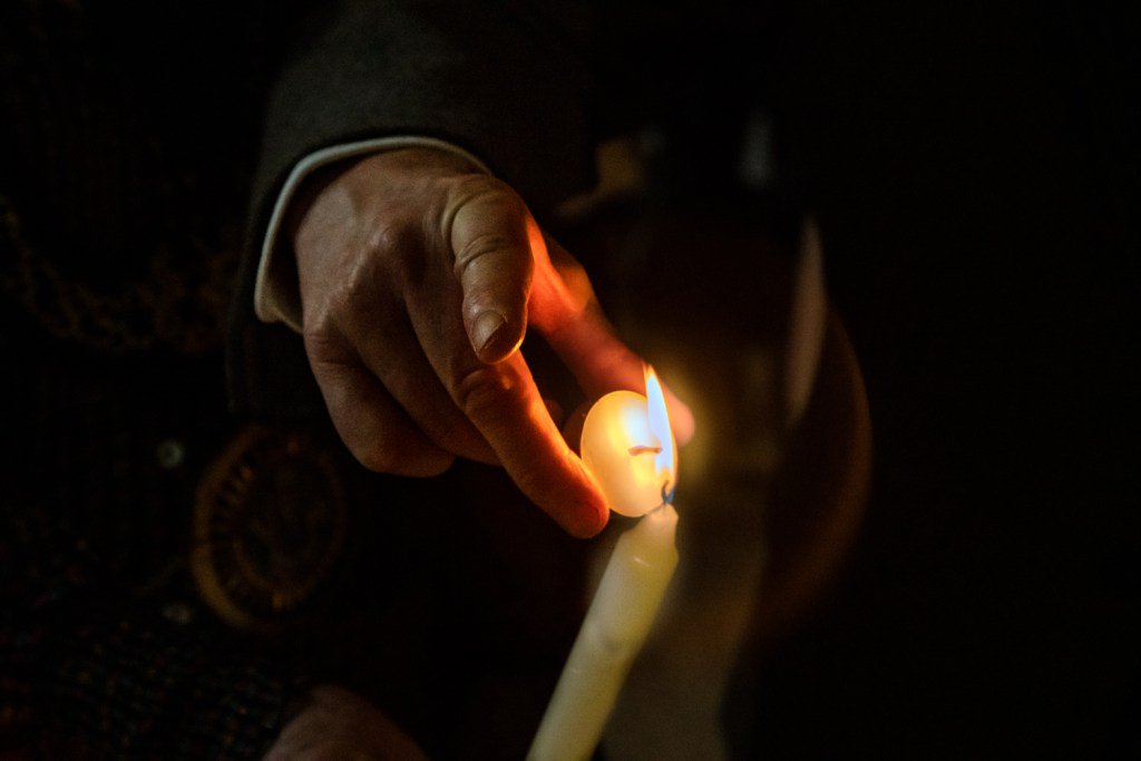 A performance of Gypsy violin/fiddle music in support of the 2019 Holocaust Memorial, at the Corn Exchange, Dorchester 25 January. matt-tarling.co.uk/2019/02/06/201…