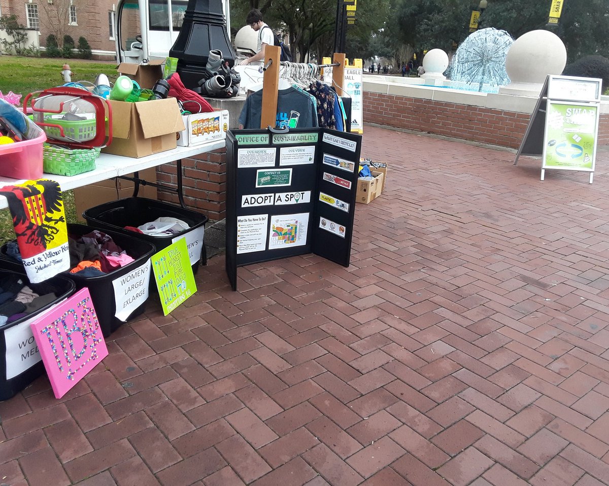 Sustain_USM's tweet photo. We are up and running and the weather feels great! Come see us at Shoemaker Square between 11 and 1 to swap out unwanted items for something new or needed! #swaptable #sustainsouthernmiss #SMTTT #reduce #reuse #recycle #freestuff #ecoeagle #ecoeagles https://t.co/yhjgwjRM59