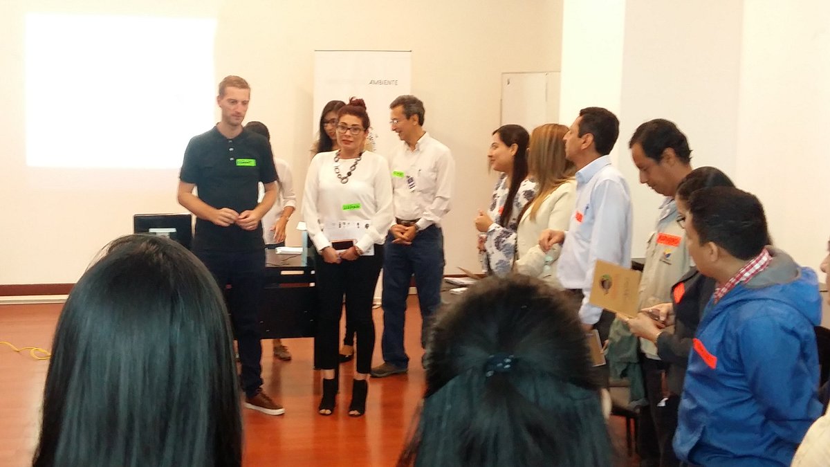 MAE_Zonal5's tweet photo. Los participantes de la capacitación, dan a conocer sus perfiles y los trabajos que han realizado en los temas marinos costeros. #Spincam III https://t.co/AfPPNAZwQx