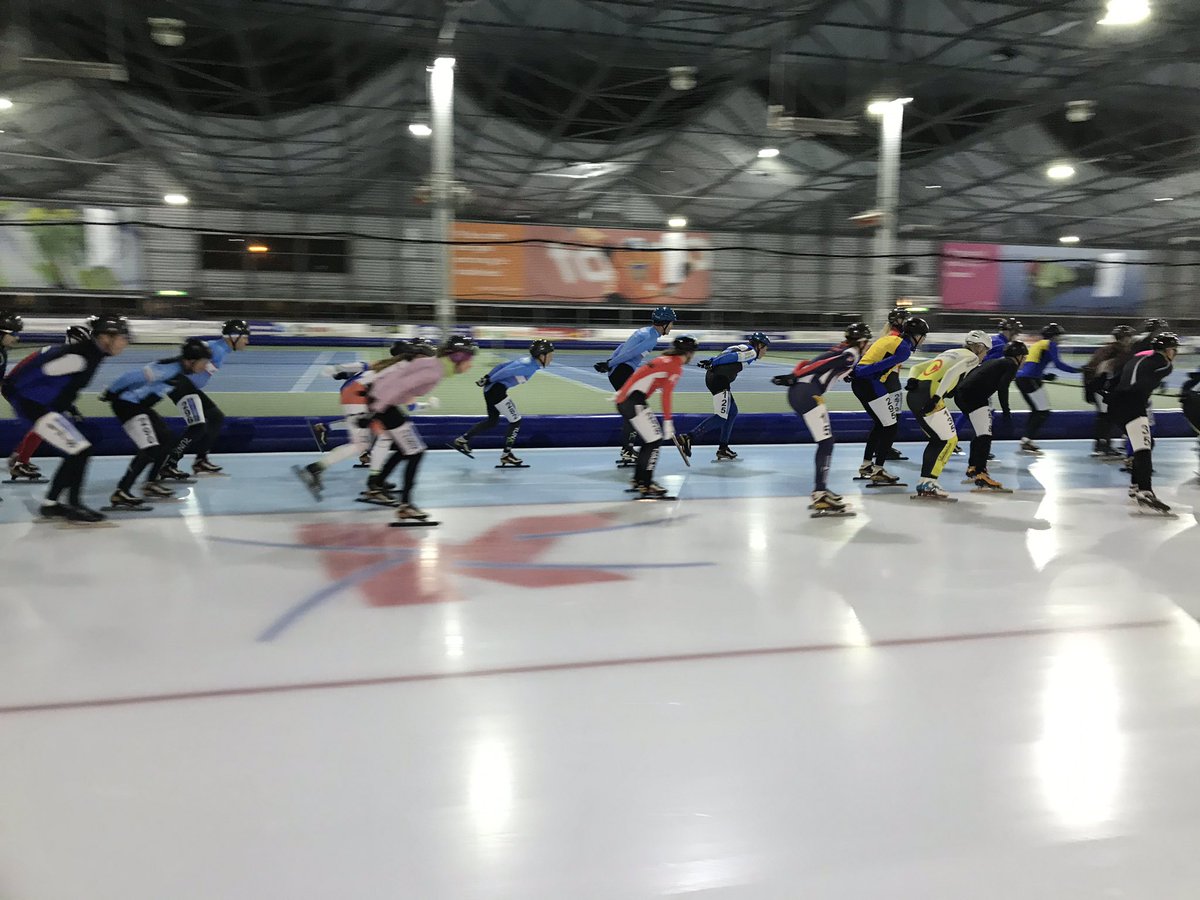 GVAVTriathlon's tweet image. Jan, Oscar en Janet staan aan de start van de eerste recreatieve marathon uit een serie van drie. #marathonschaatsen @knsbGroningen