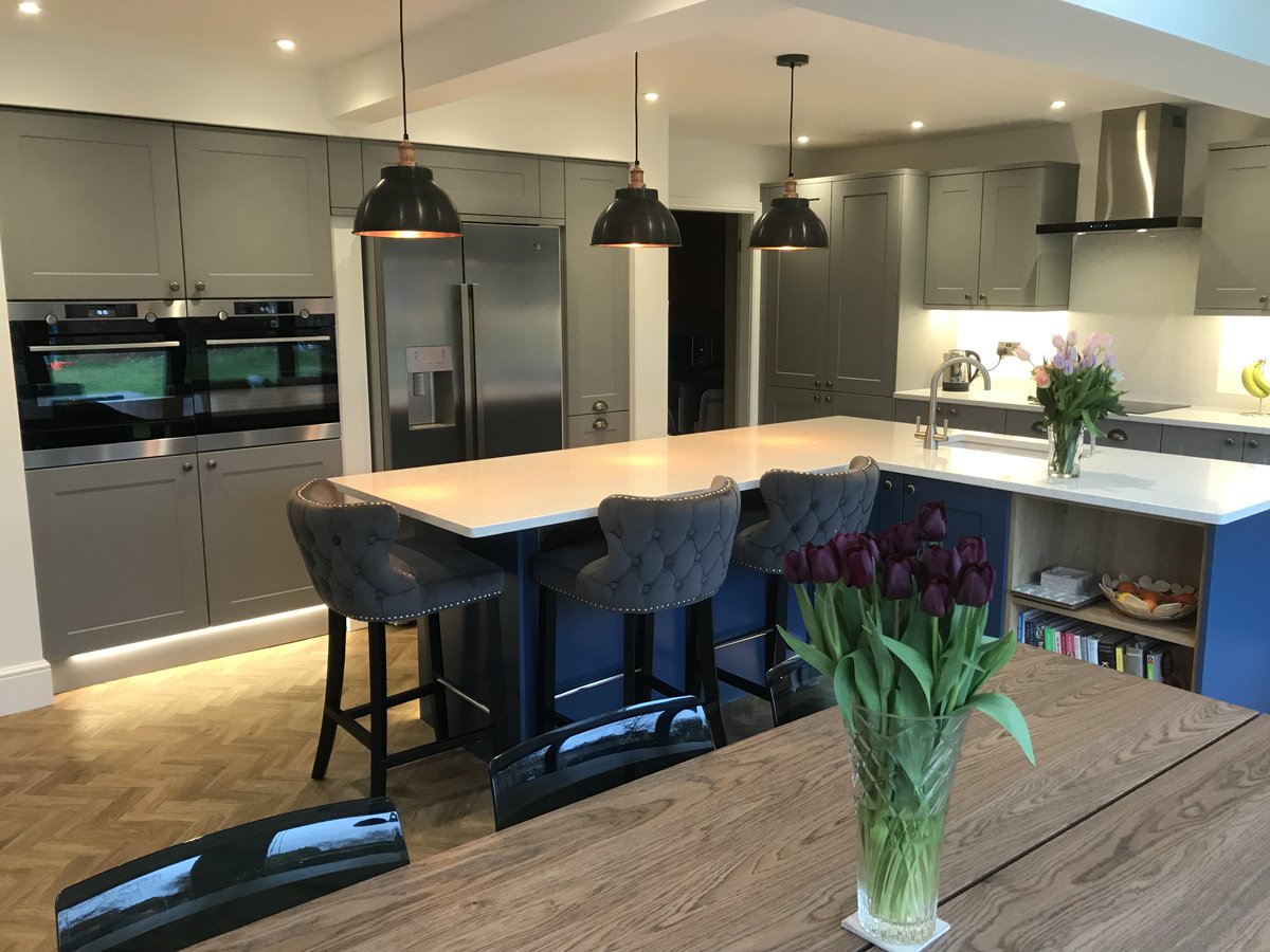KihiniKitchen's tweet image. A well designed kitchen is so much more than just a kitchen, our latest happy customer with their #UK_manufactured @Masterclasskitc #kitchen &amp;amp; #Steambake @AEG_Global appliances. #Retford #kitchendesign #worksop @TLRetford