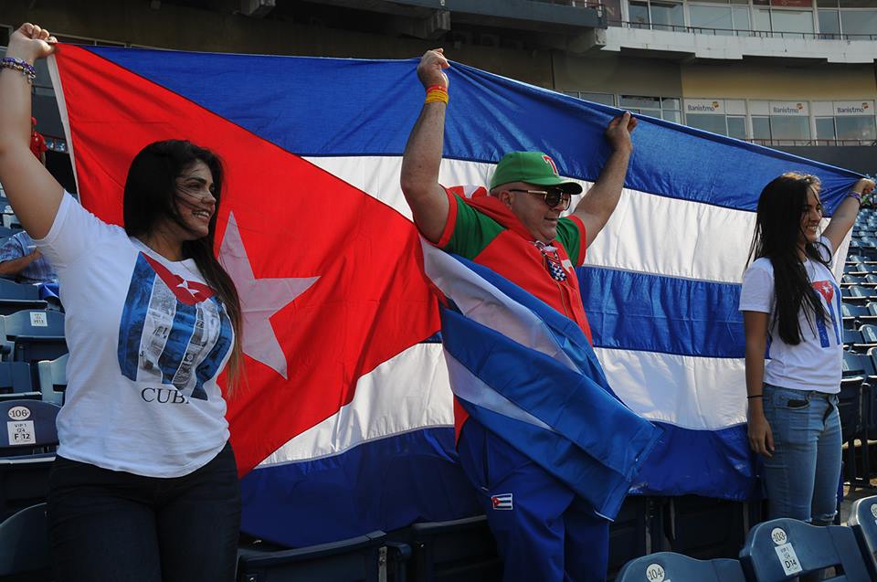 PrensaLatina_cu's tweet photo. #ENFOTOS || Primer triunfo de #Cuba en la #SerieDelCaribe2019 en #Panama2019 
#SERIEDELCARIBE
@seriedelcaribe_ @InderCuba @AntonioBecali 
@mlbcuba @MLB @LenadoresC https://t.co/Z6R9jy8BSb