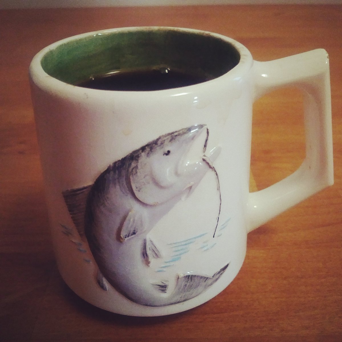 Howard_Coffee's tweet photo. Today's #coffee: #Breakfast blend. Experimenting w/ mixing #coffeebeans before vs. after roasting. So far, we think blending post-roast allows for better flavor tinkering. #HowardCoffee #pdxcoffee #Portland
Today's cup: #Fish. Mug has initials "EEK" stamped on bottom. #fishing https://t.co/fwJ5hD3GCG