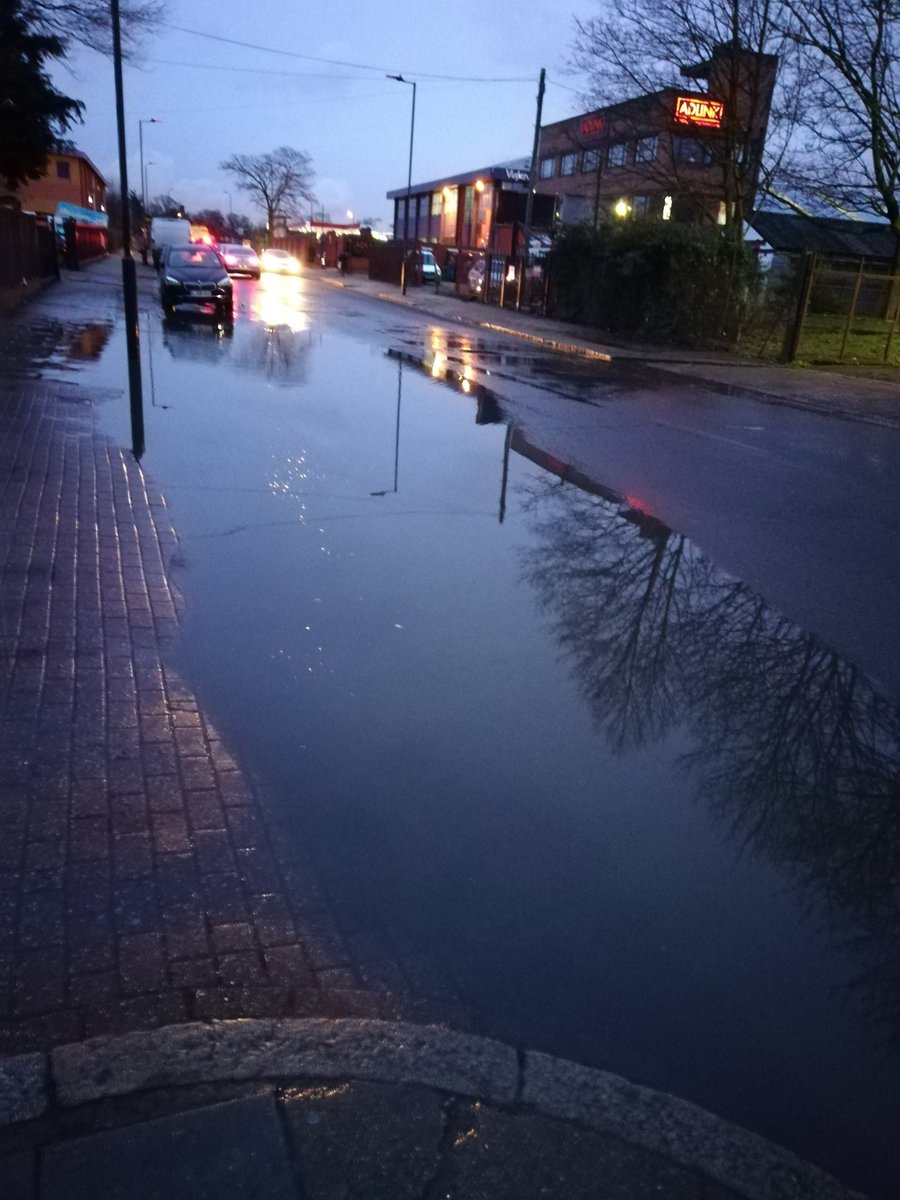 DhwaniCBhatt's tweet photo. @Brent_Council @BrentCustServ @BrentGreens @BrentLabour This is how alperton Lane is since last 4 days!! Kindly take some action and get this sorted ASAP please. Many thanks.
#alpertonLane #waterblockage #inconvenience https://t.co/ezEwXvpBrr