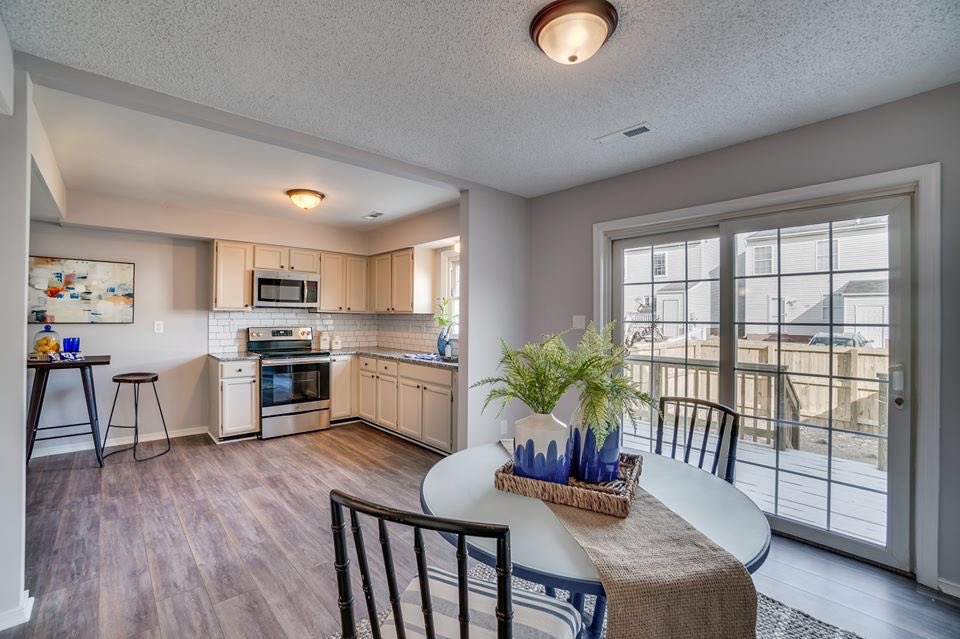 RVAs_Realtor's tweet photo. ✨JUST LISTED! ✨1414 Lakeview Ave, Richmond, VA 23220. MLS #1903314. Don't miss this COMPLETE REMODEL in the heart of Richmond! 
➡️3 bedrooms
➡️1.5 bathrooms
➡️1,280 square feet
➡️NEW floors, paint, hardware, vanities, kitchen, &amp; so much more!
➡️Priced at $275,500 https://t.co/B9MXUu5iuV