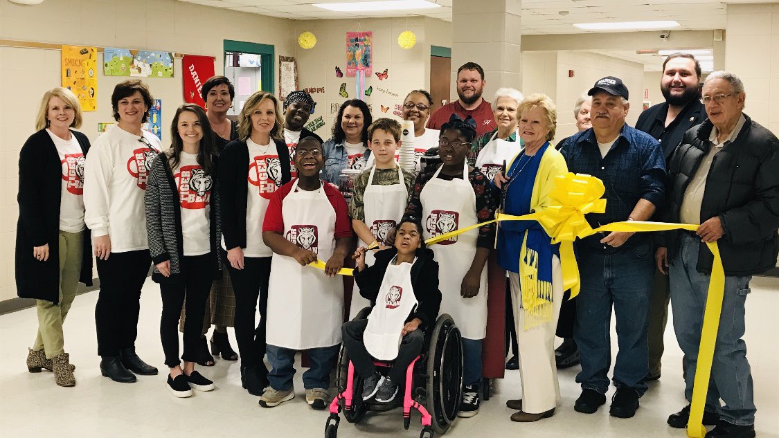dkhendon's tweet photo. Awesome morning!Official ribbon cutting for HMS Coffee Bean & Randolph Co Chamber of Commerce welcomed us into their fold!Learning Center friends came too. It’s a great day to be a Handley Tiger! #handleyfamily #beagamechanger @cmarcum4 @lynmoncusperry @lrobin88 @jeana_combs https://t.co/FC1XcgLHEo