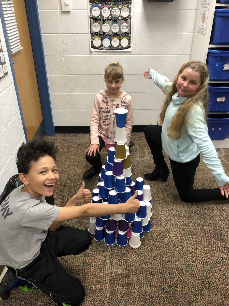 skinnerlaura64's tweet photo. @VV_Voyagers Mrs. Skinner’s 3rd Graders are 100 days smarter! #teamwork #stack100cups #enjoytheview #bestyearyet #thirdistheword https://t.co/dLG0hxxKgB