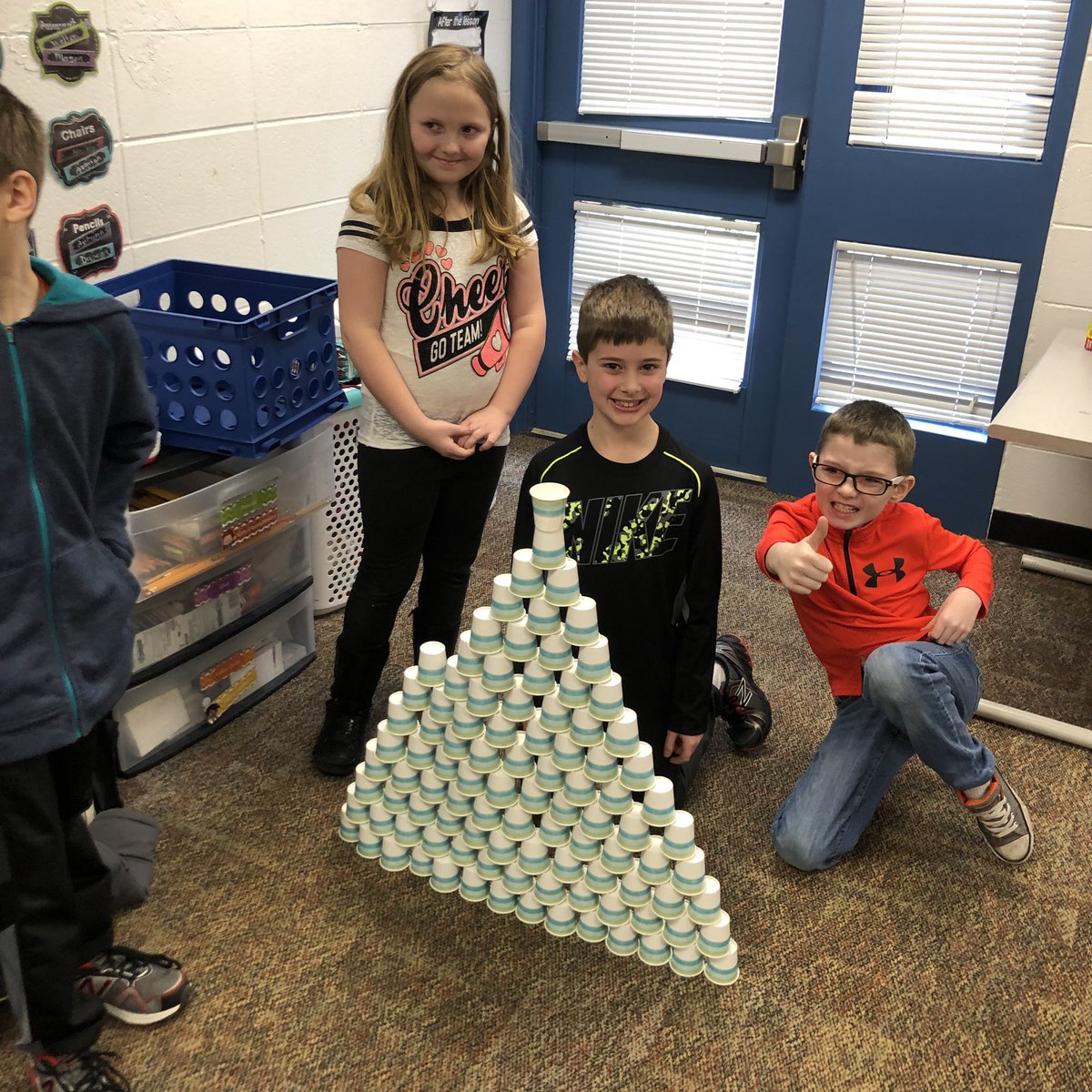 skinnerlaura64's tweet photo. @VV_Voyagers Mrs. Skinner’s 3rd Graders are 100 days smarter! #teamwork #stack100cups #enjoytheview #bestyearyet #thirdistheword https://t.co/dLG0hxxKgB