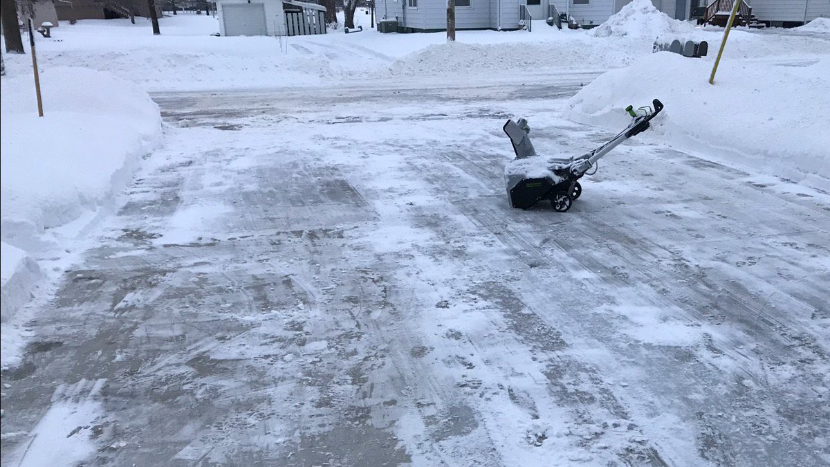EdneyCo's tweet photo. 10" of snow is no problem for the @greenworkstools 82-Volt Commercial Snowblower. #batterypowered #snowremoval #snow #snowblower #82volt
https://t.co/JJ3oWXBwmn https://t.co/gWmAxRsBe7