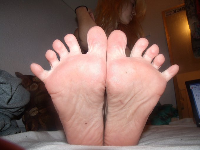 1 pic. Good afternoon ? More coming later ?
#footfetish #feet #footfetishnation #toes #foot #soles #barefeet
