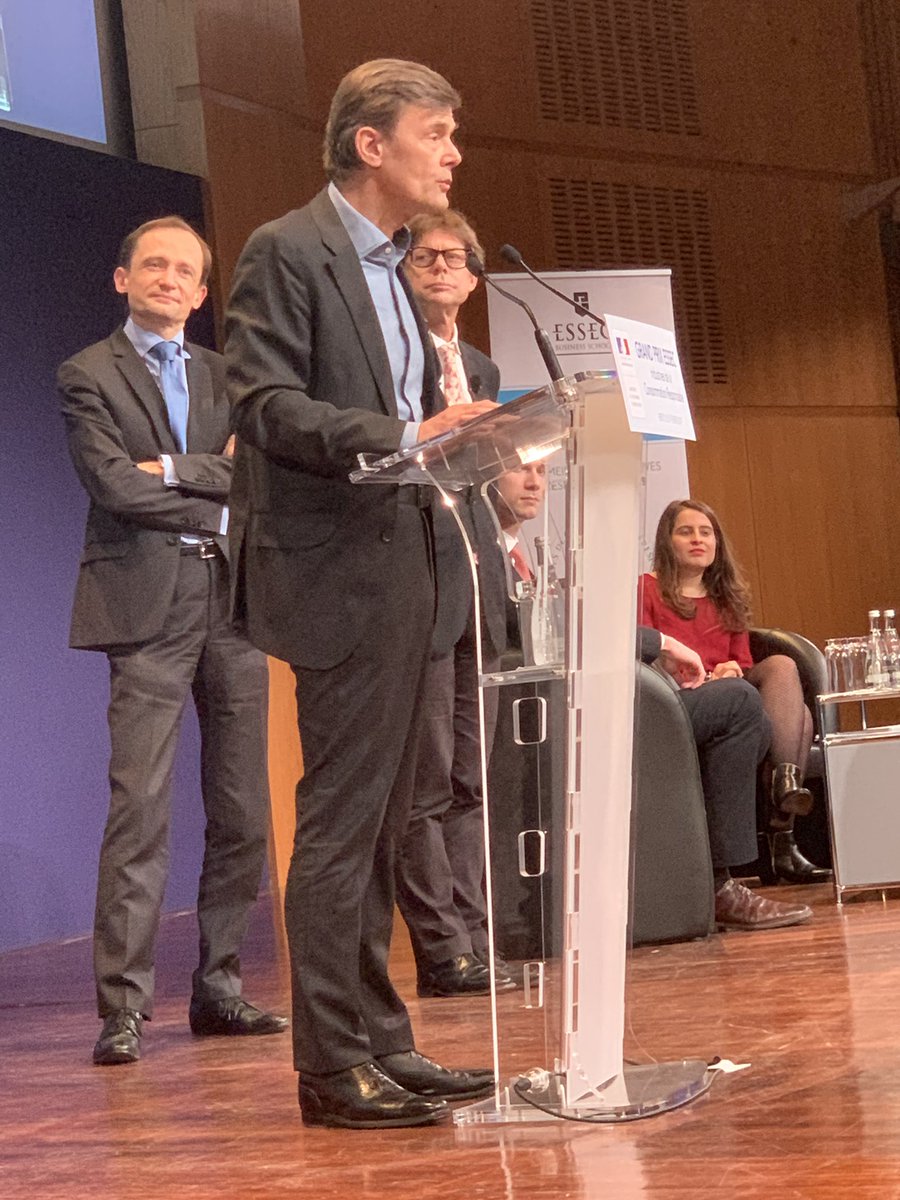 JacquesCreyssel's tweet photo. Grand prix @ESSEC_PGC du meilleur projet collaboratif industrie-commerce, remis à Bercy, à #Somapro pour leur action avec #Metro et #proapro en faveur des @restosducoeur @FCDfrance @bfeytit https://t.co/JudtvekYX3