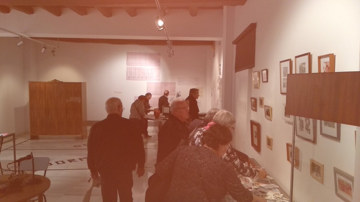 lafundicio's tweet photo. Hoy recibimos al Punto Òmnia de Bellvitge en la exposición del #CICdB en el @MuseuLH Conversando sobre por qué recuperar la memoria de los barrios de barracas y qué podemos aprender de la ciudad informal #EuropeForCulture #BeyondFormalCities https://t.co/9P29GCXfVW