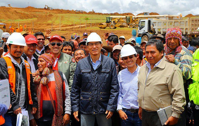 Presidente #MartínVizcarra: #aeropuerto de #Chinchero generará más turismo y empleo en el país
bit.ly/2MQQLQS