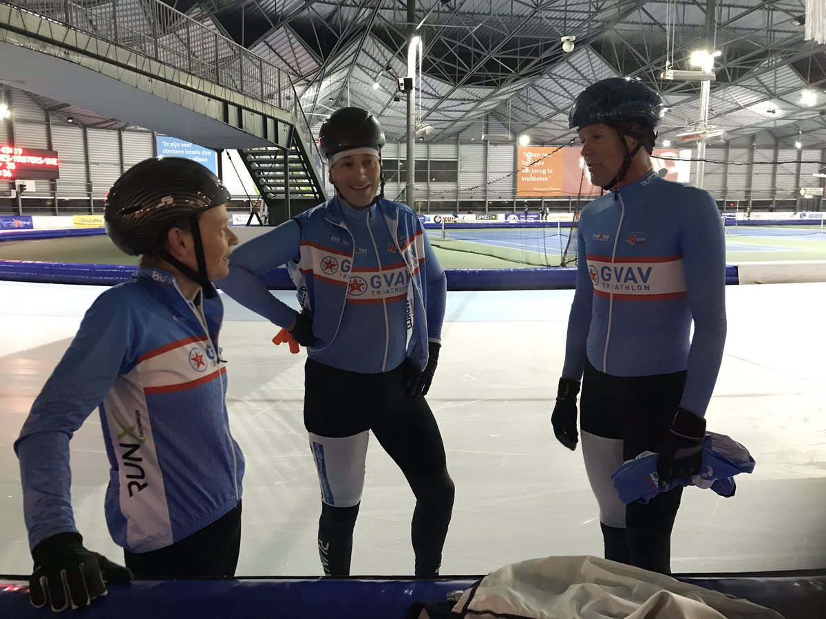 GVAVTriathlon's tweet image. Jan, Oscar en Janet reden prima mee en finishen keurig in het grote peloton over de finish van de eerste wedstrijd. #marathonschaatsen @knsbGroningen