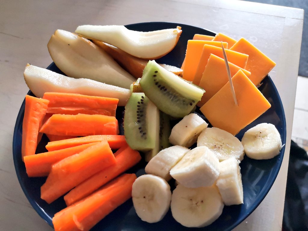 rjasonthompson's tweet image. I don't often get to be home during the day w my guy, so taking full  advantage.  In-between some work stuff, got a #walk and a #hottub planned...maybe a movie after a #MenInTheKitchen dinner. 

In the meantime I'm preparing  healthy stealthy #snowday snacks for my #cadet