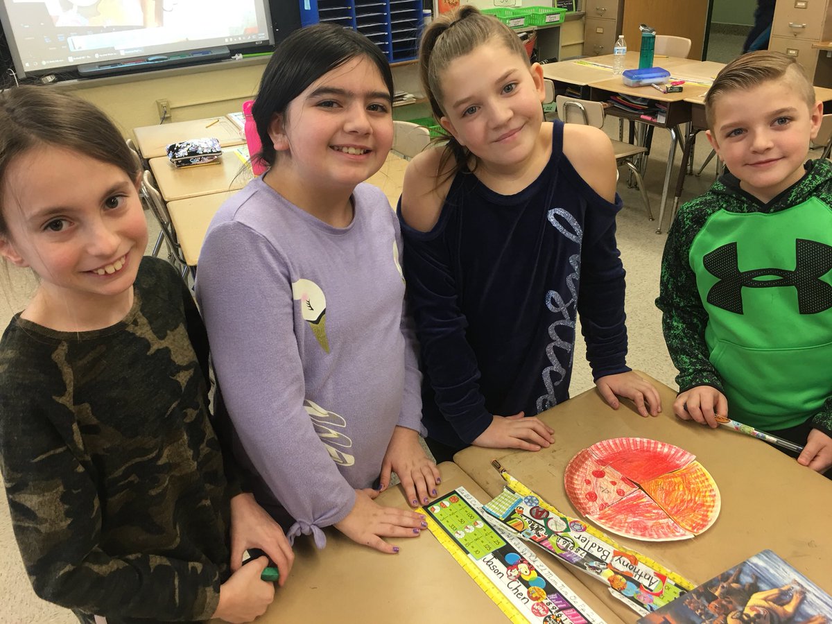 MsHakimian's tweet image. Pizza fractions 🍕 🍕 🍕 We mixed and matched halves, fourths and eighths to make whole pies #FractionFun @MrsLMazur @MrsLMazur
