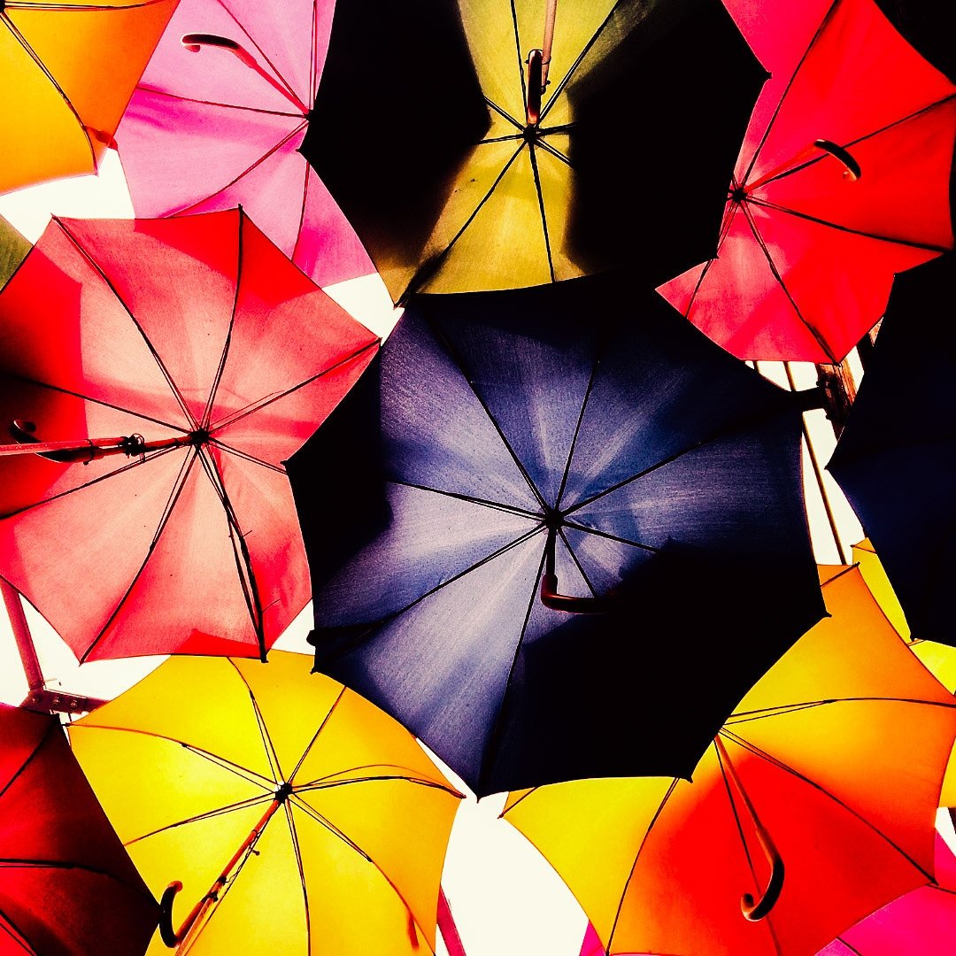 lojasaffle's tweet photo. Quem aí concorda que os nossos #microbiquinis também são perfeitos para tomar aquele banho de chuva gostoso, de lavar a alma? Não tem clima ruim usando #safflemicrobikinis! https://t.co/sSQuCdjWXq