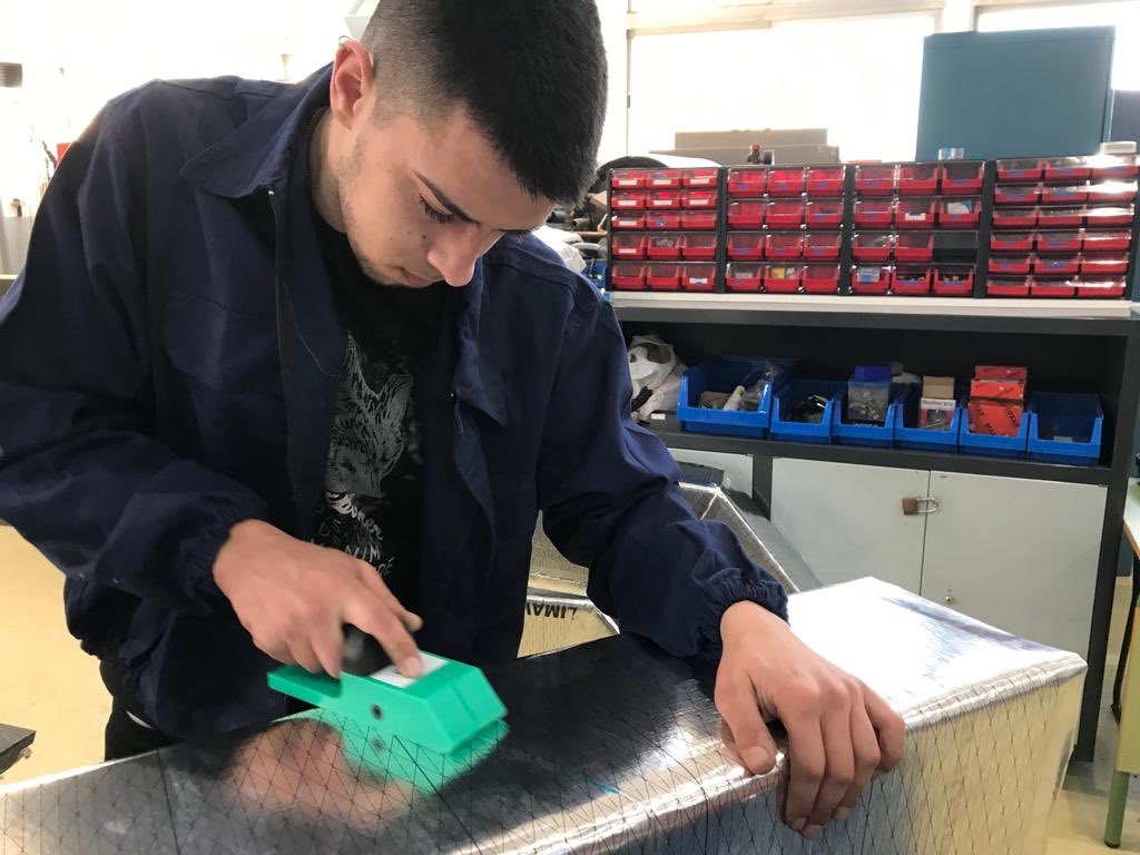 Guindavols's tweet photo. Des de @Guindavols tot el nostre suport a l’alumne Miki Velilla q dsp d guanyar Campionat #Catalunya #catskills ens representarà al #skill38 #spainskills #spainskills2019 a #Madrid amb l’especialitat de Refrigeració, molta sort! A per totes ❄️⚡️💪🏻‼️
.
.
.
#WorldSkills #EuroSkills https://t.co/rFNH3W3W6c