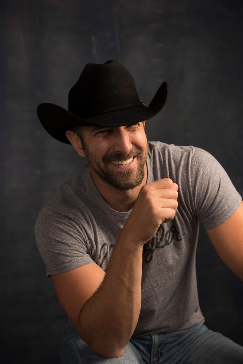 BucksteinMusic's tweet photo. Did y'all tune into 98.5 KYGO? I was on air hitting you with some #WednesdayWisdom &amp; a good laugh. If you were listening, drop me a comment &amp; let me know what you thought about this week's #WriteASongWednesday! 
#Buckstein #CountryMusic https://t.co/2k72vWT4Ca