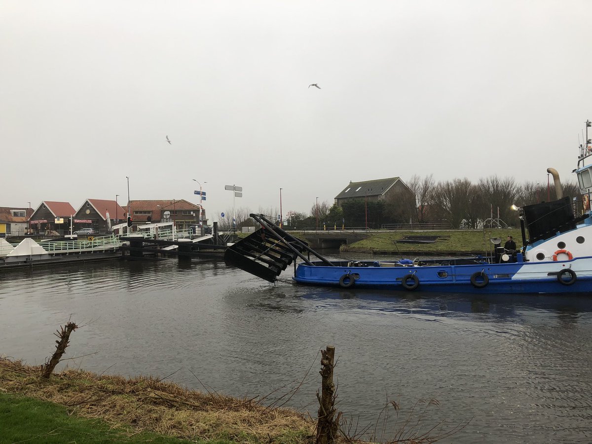 Ger2014G's tweet photo. Vaarwegbodem egalisatie d.m.v. ploegen nabij Burgervlotbrug. @biggrondwater #WaakSaam #Kovanoh https://t.co/vrgGdsKcQv